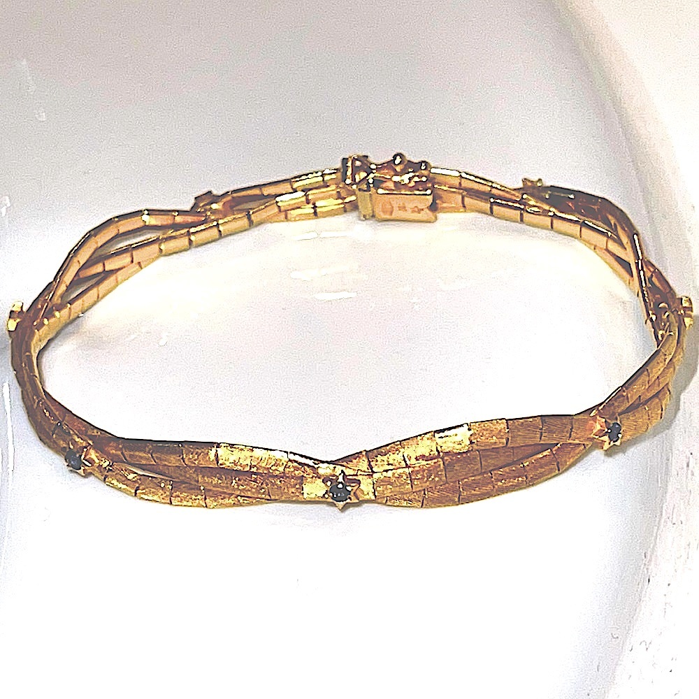 Solid 18kt gold bracelet with Ceylon sapphires